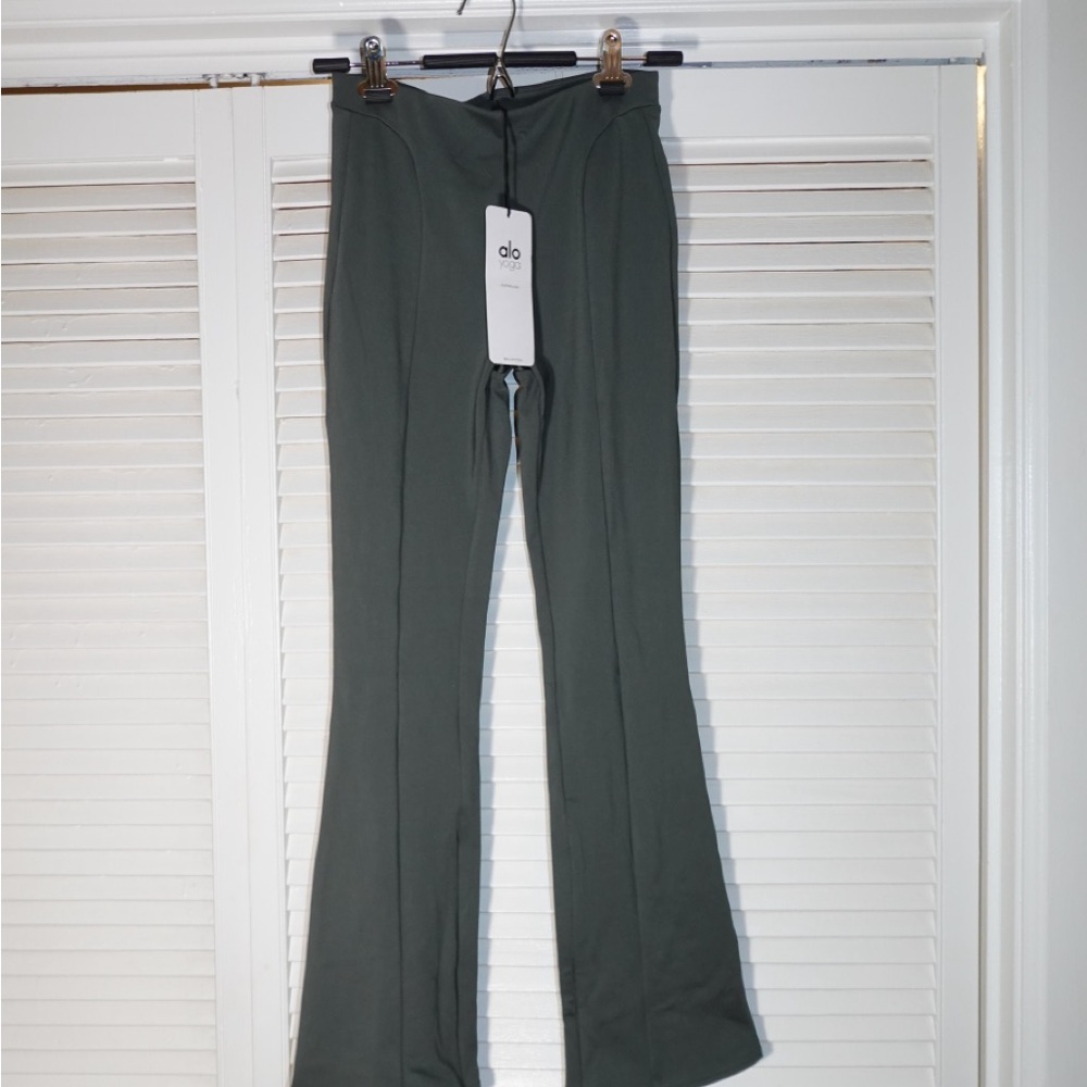 ALO Yoga High-Waist Flare Leggings in Olive